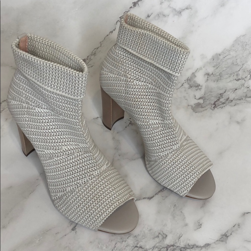 Light grey ankle prep toe booties